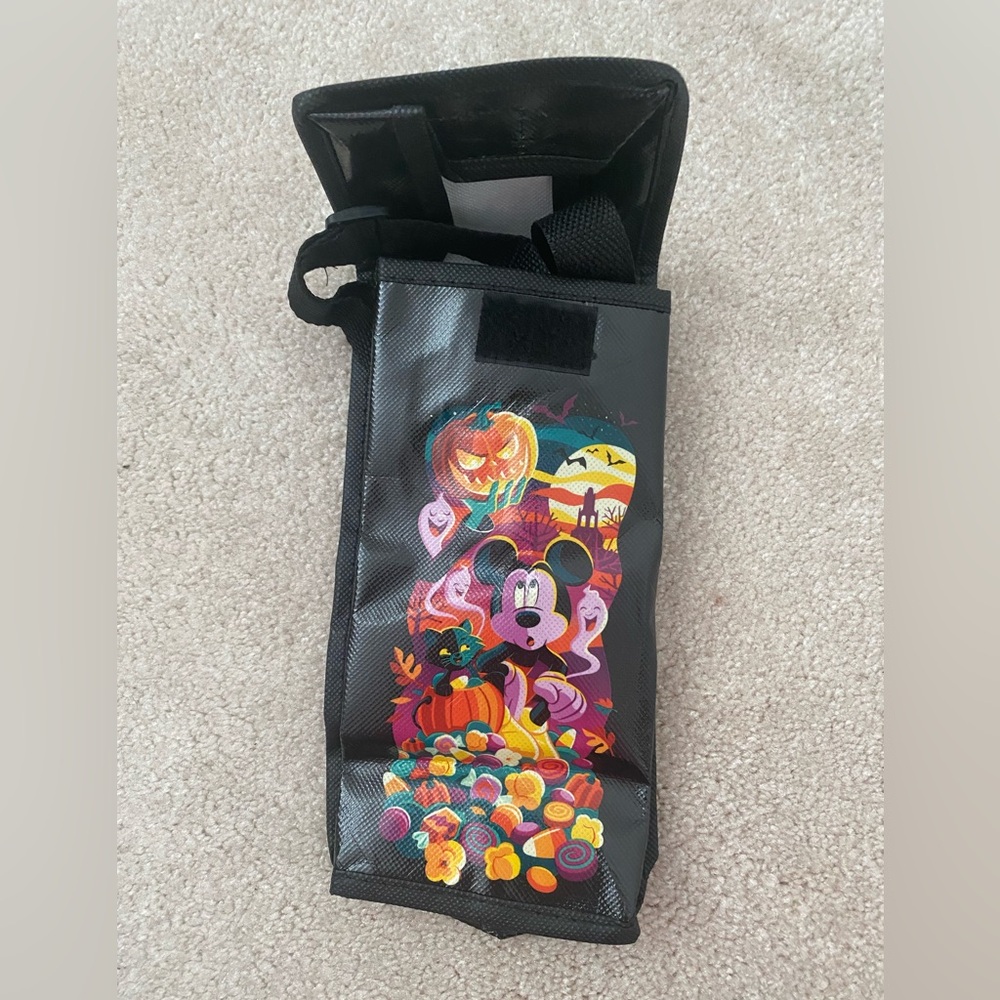 Magic KeyHalloween bottle holder